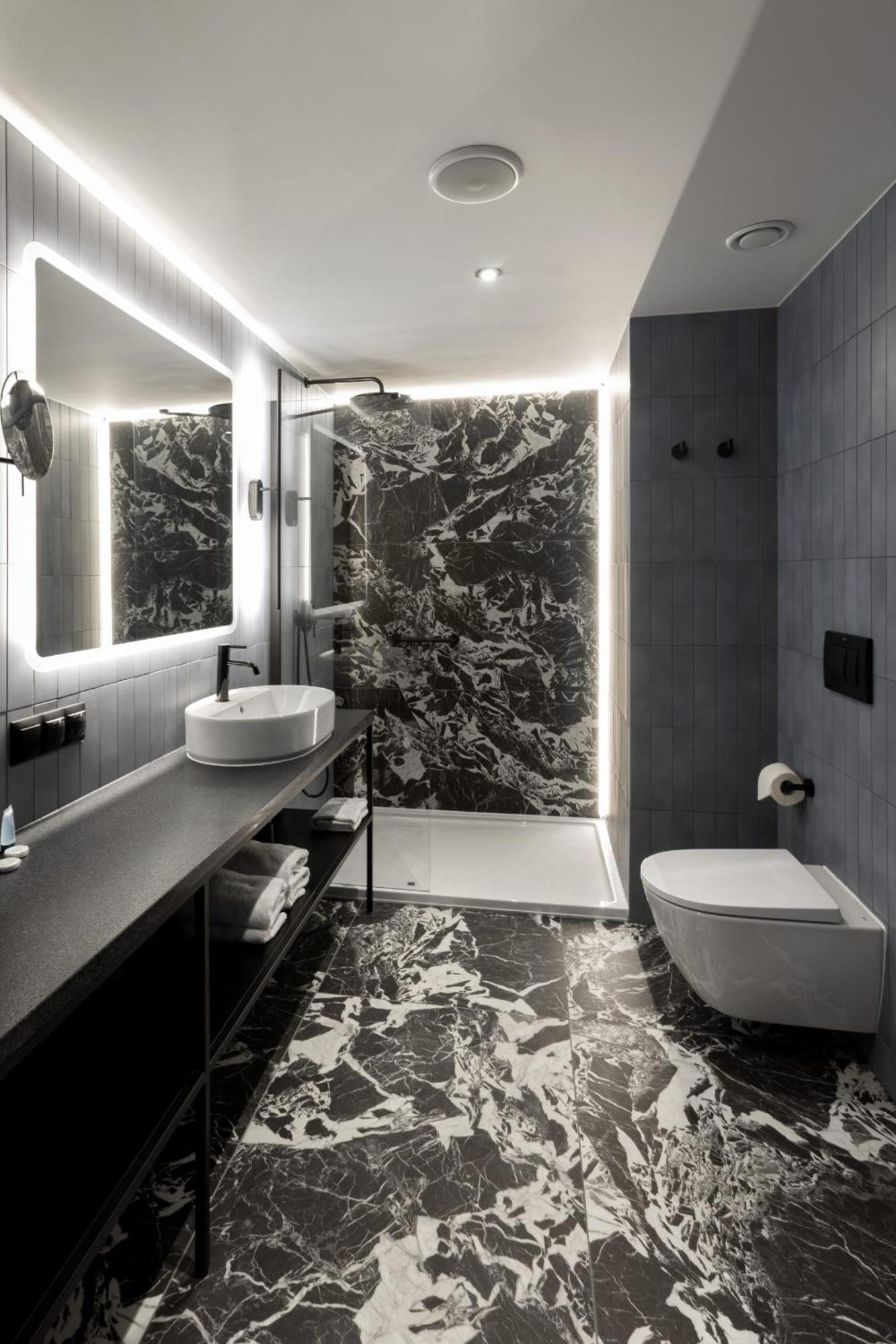 Voco Katowice By Ihg Hotel Bagian luar foto