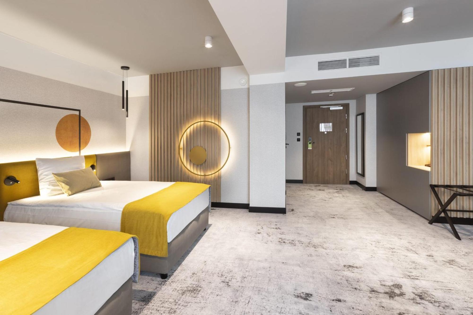 Voco Katowice By Ihg Hotel Bagian luar foto
