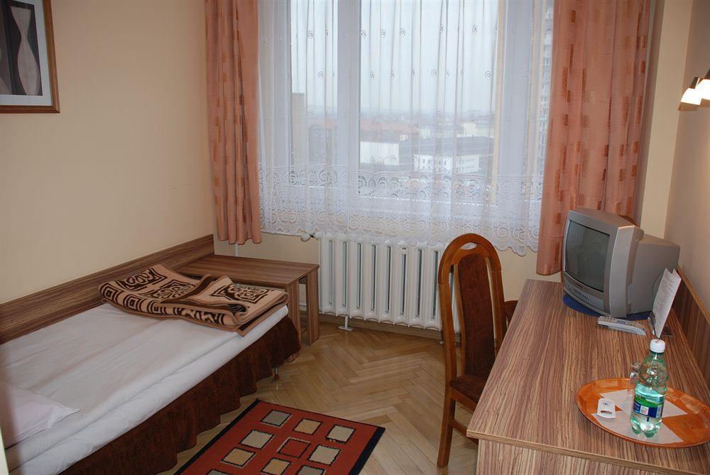 Voco Katowice By Ihg Hotel Bagian luar foto
