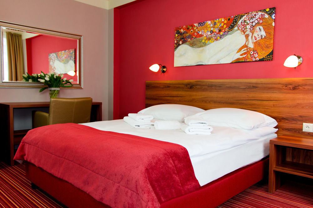 Voco Katowice By Ihg Hotel Bagian luar foto