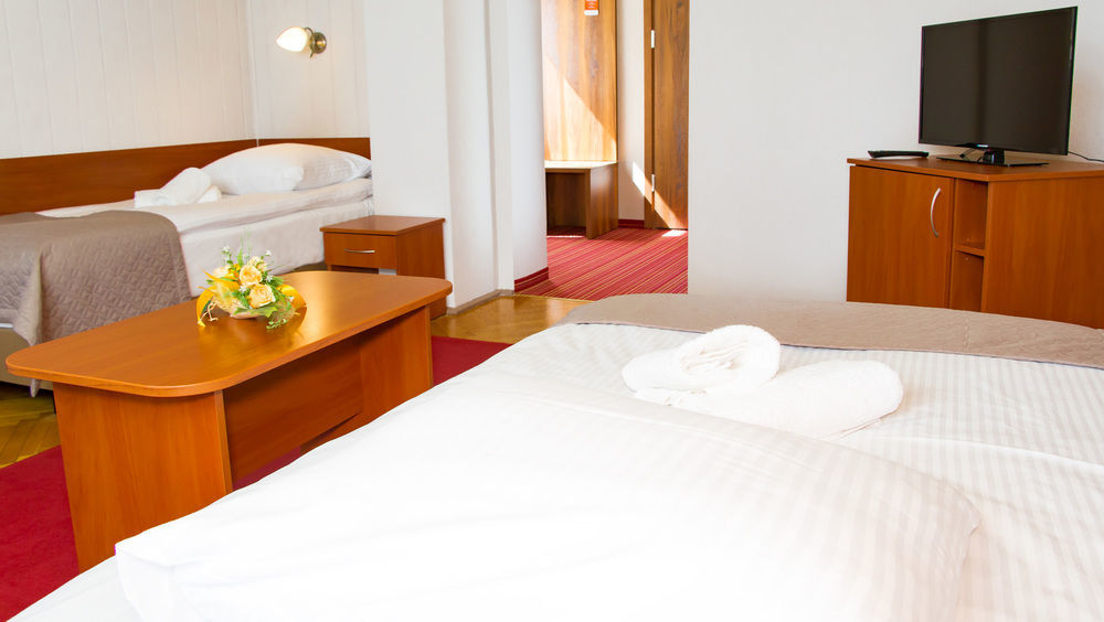 Voco Katowice By Ihg Hotel Bagian luar foto