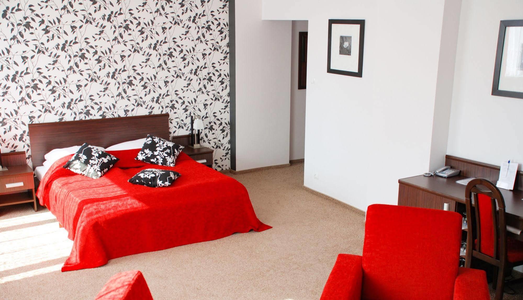 Voco Katowice By Ihg Hotel Bagian luar foto