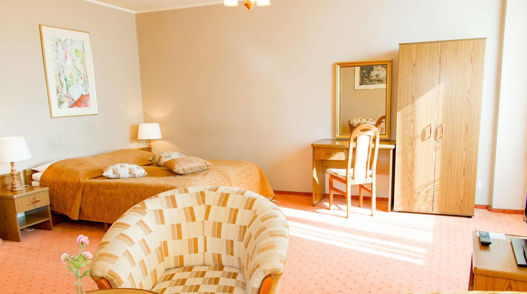 Voco Katowice By Ihg Hotel Bagian luar foto