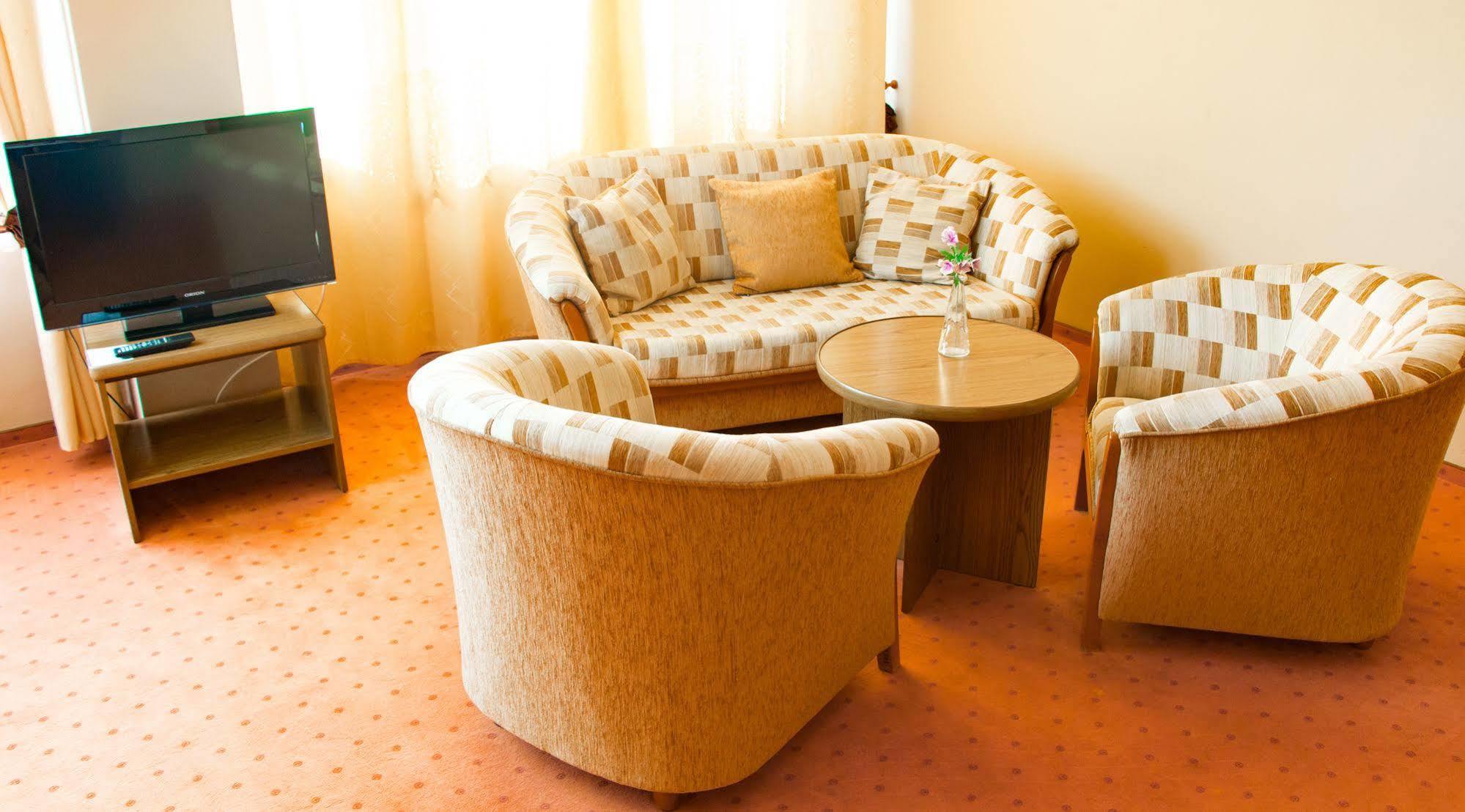 Voco Katowice By Ihg Hotel Bagian luar foto
