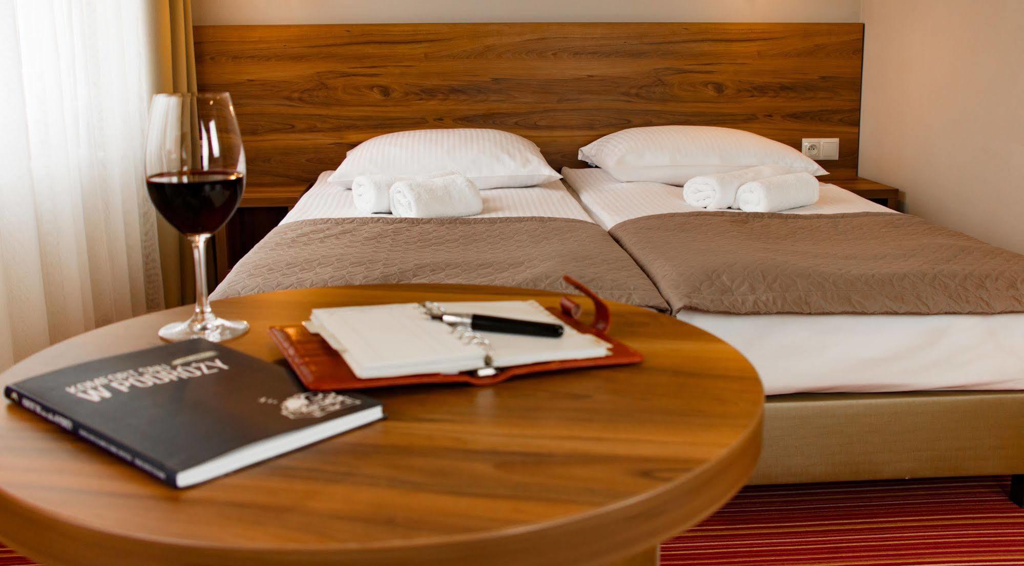 Voco Katowice By Ihg Hotel Bagian luar foto
