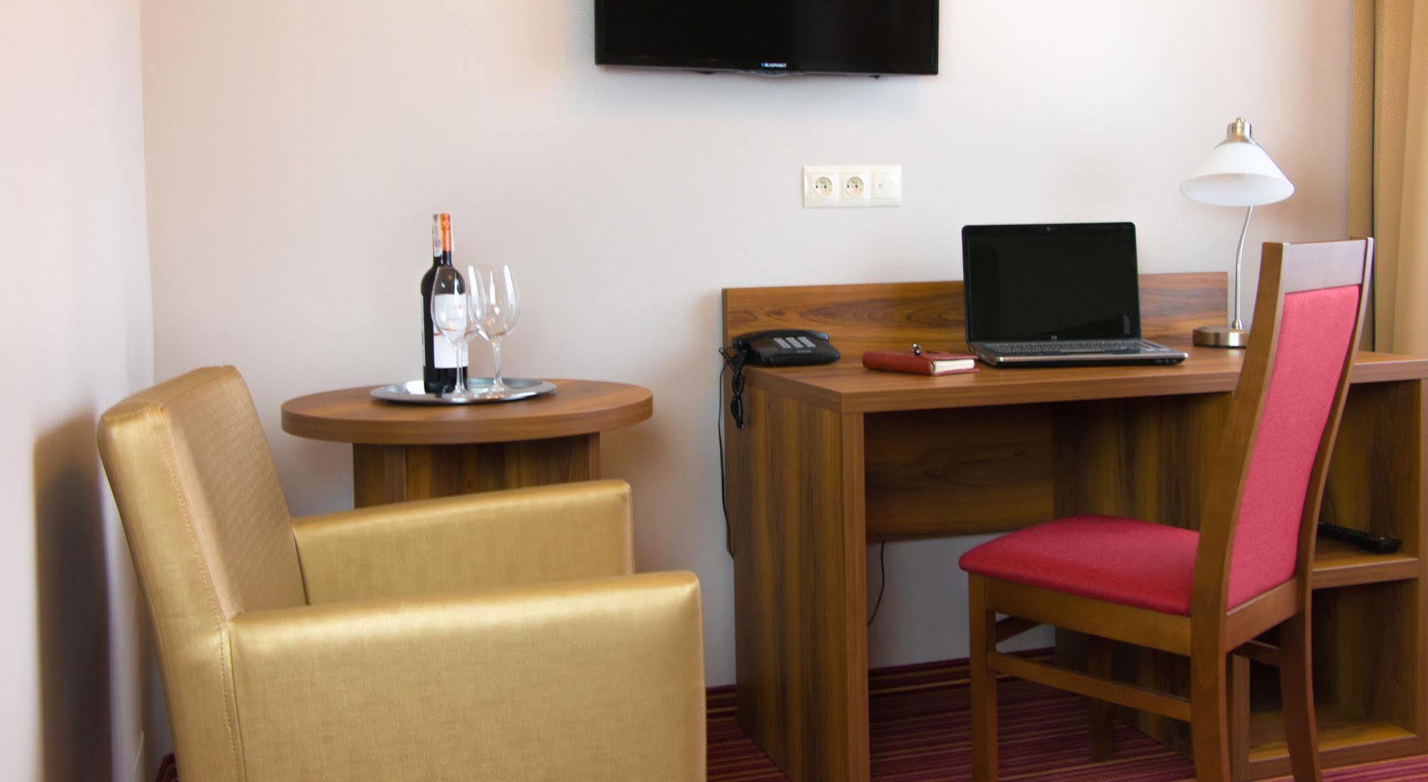 Voco Katowice By Ihg Hotel Bagian luar foto