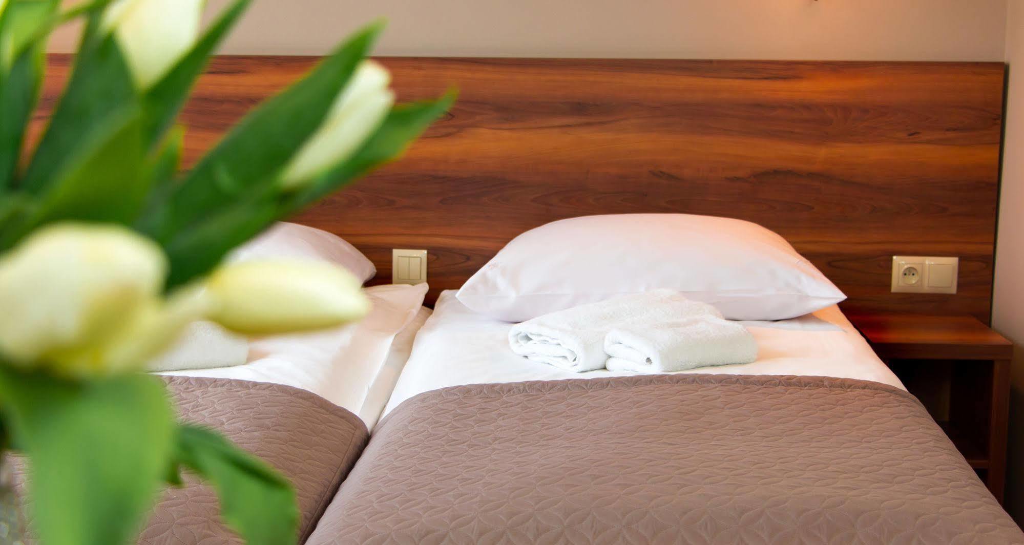 Voco Katowice By Ihg Hotel Bagian luar foto