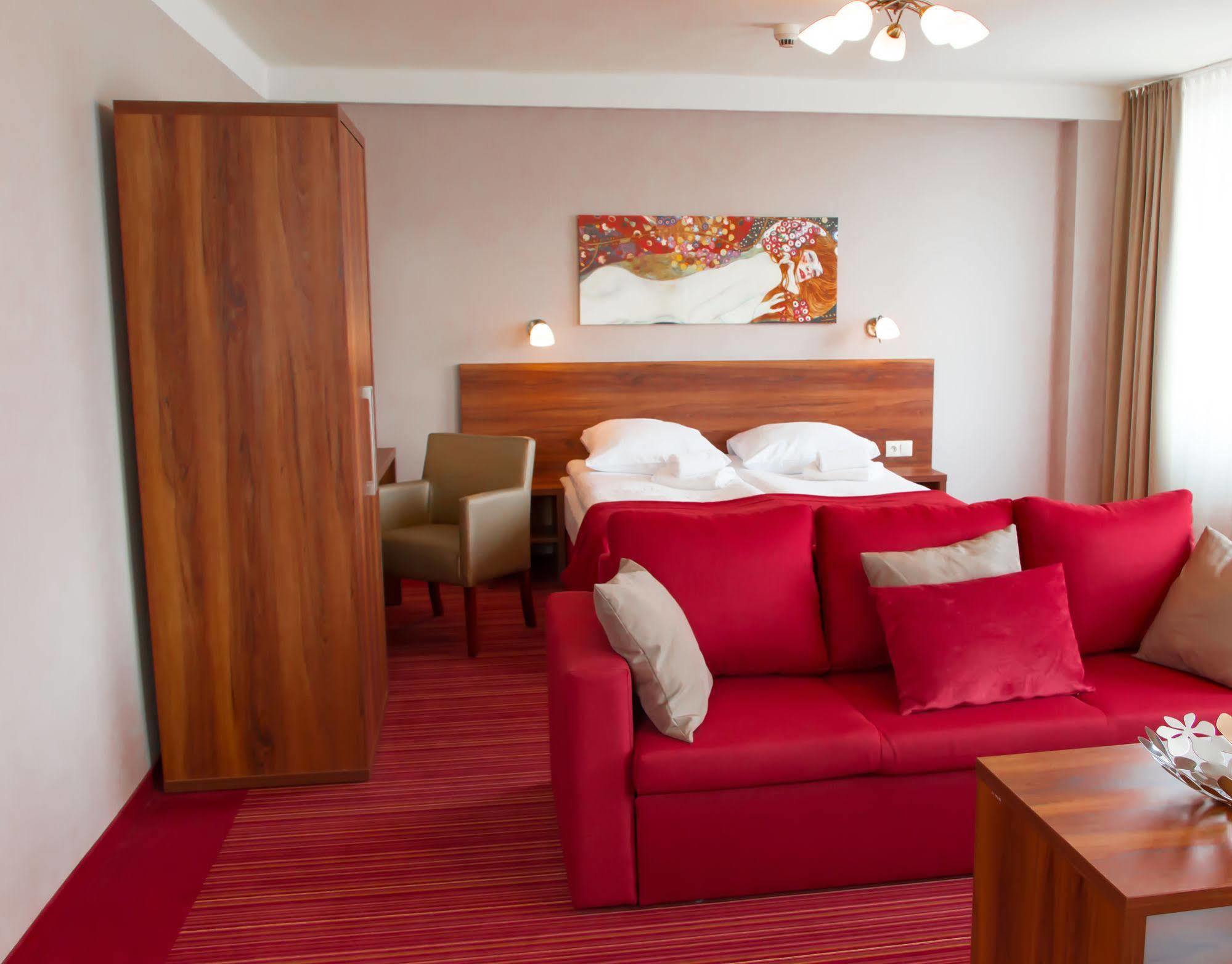 Voco Katowice By Ihg Hotel Bagian luar foto